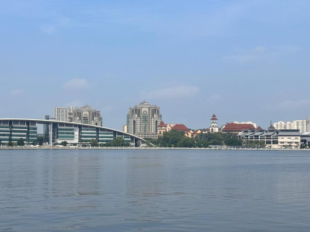 Abg Ipar * Putrajaya
